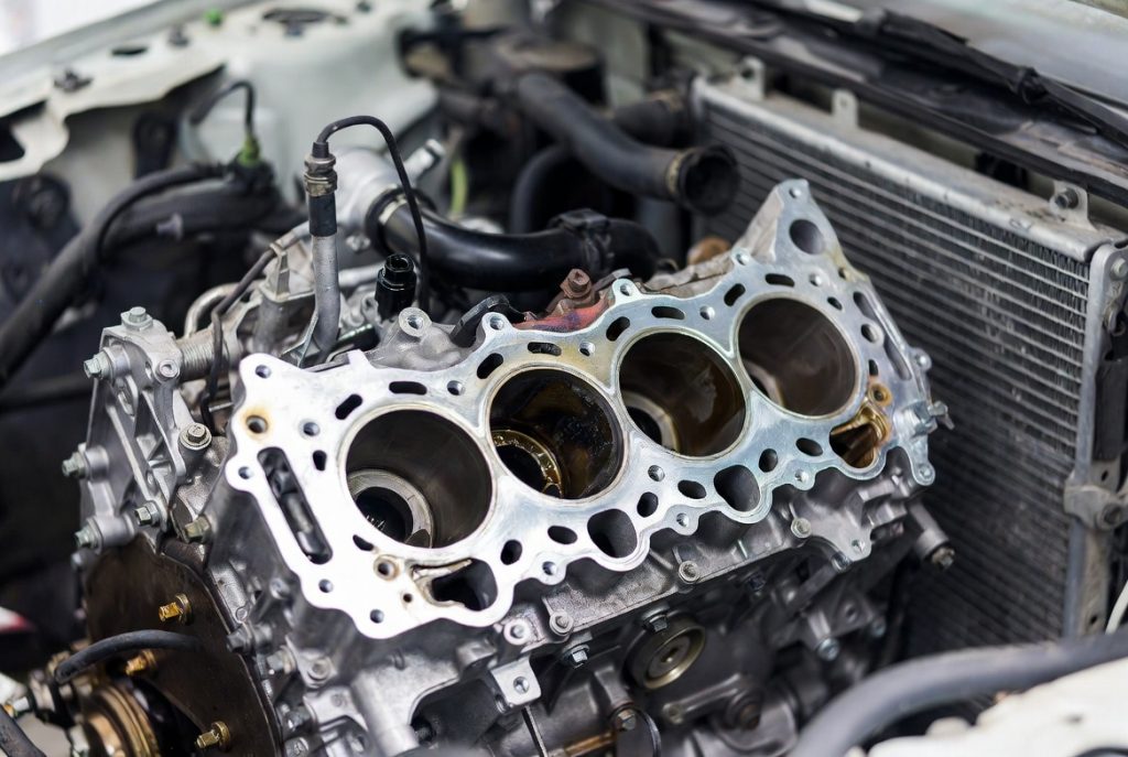 Почему пробивает прокладку ГБЦ? Разбираем последствия перегрева и роль исправной системы охлаждения